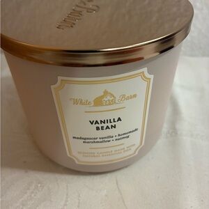 White Barn Vanilla Bean Candle with Gold Lid